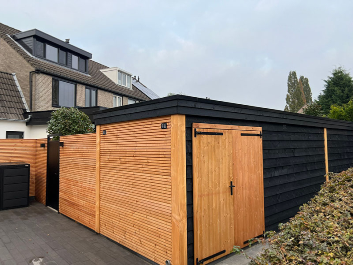 tuinhuisje oprit tuin schutting hout