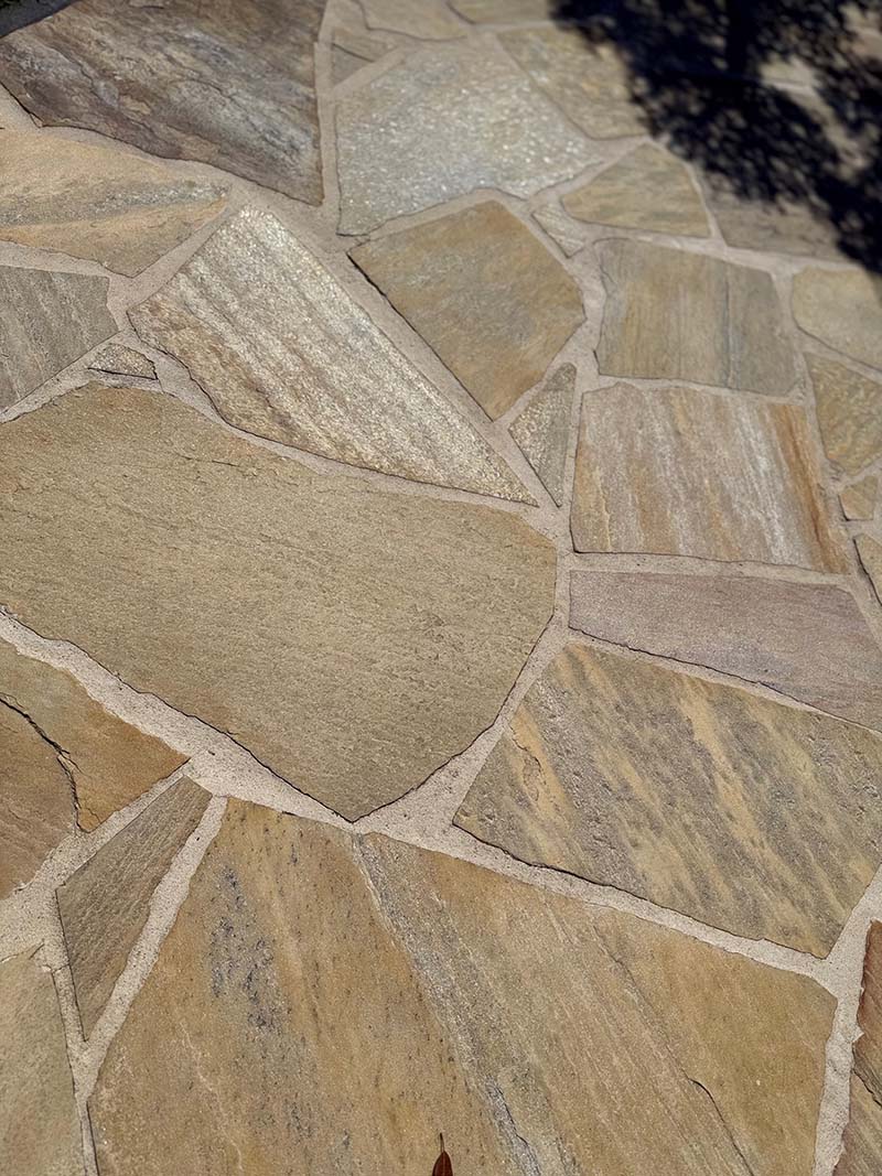 Creëer en mediterrane tuin met yellow flagstones